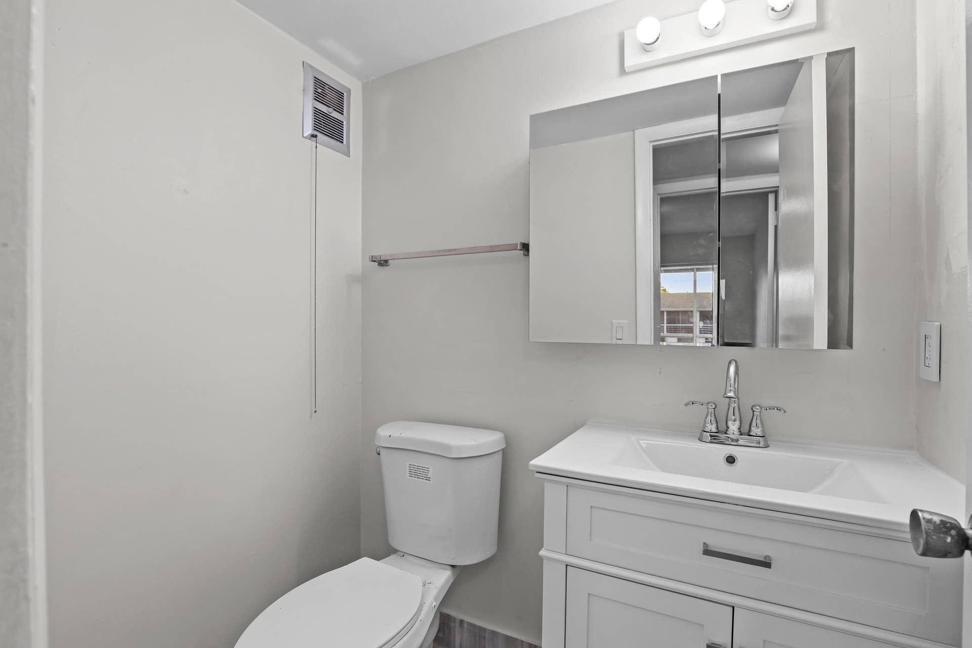 148 HASTINGS I, West Palm Beach, FL 33417 GUEST BATH