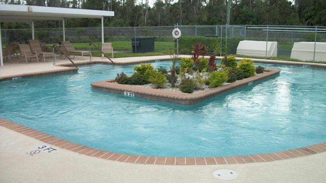 148 HASTINGS I, West Palm Beach, FL 33417 RESISTANCE POOL