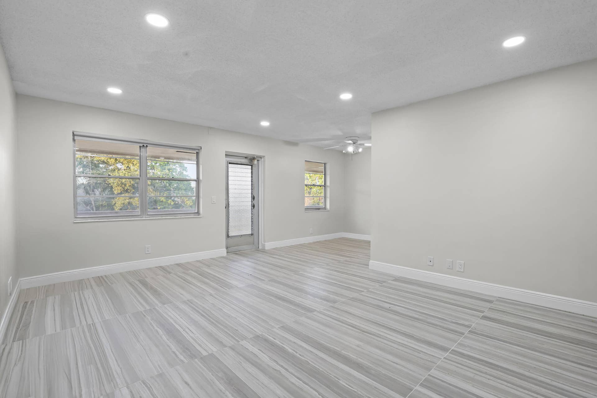 148 HASTINGS I, West Palm Beach, FL 33417 spotlights