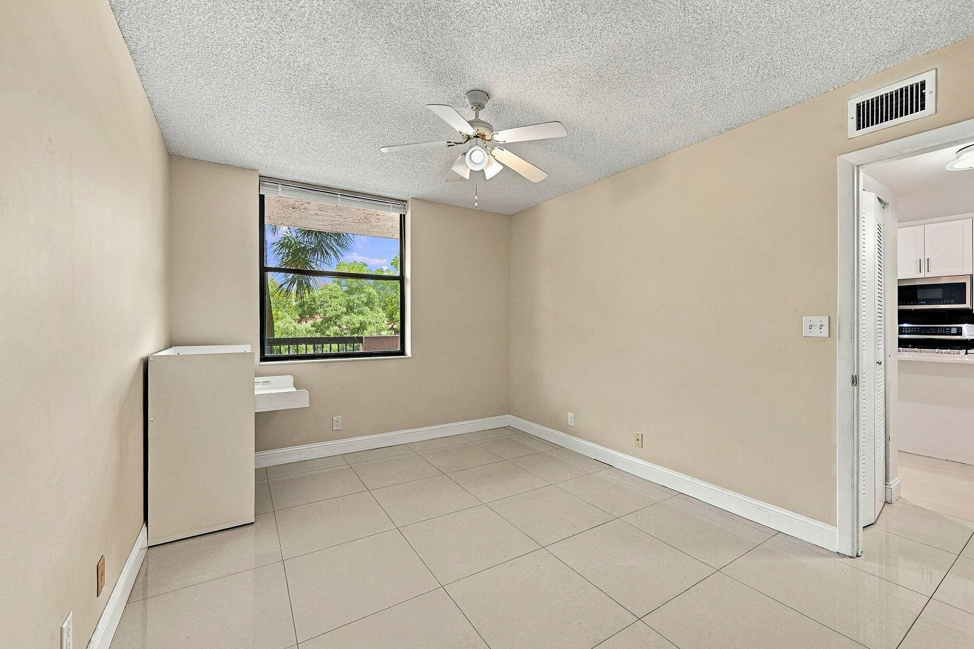 32_bedroom