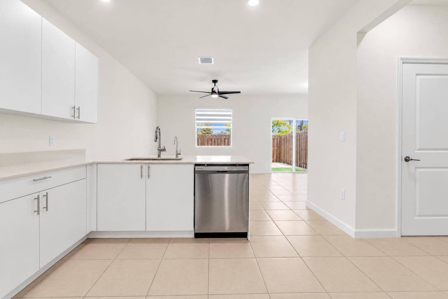 16229 SW 288TH Terrace, Homestead, FL 33033 Vacant Modern Open-Plan Kitchen Interior