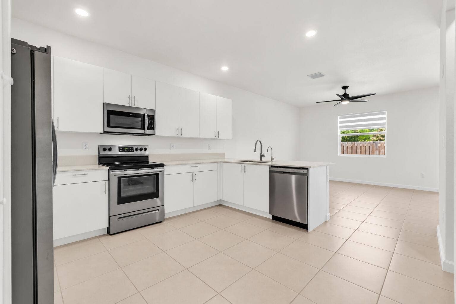 16229 SW 288TH Terrace, Homestead, FL 33033 Vacant Modern Open-Plan Kitchen Interior