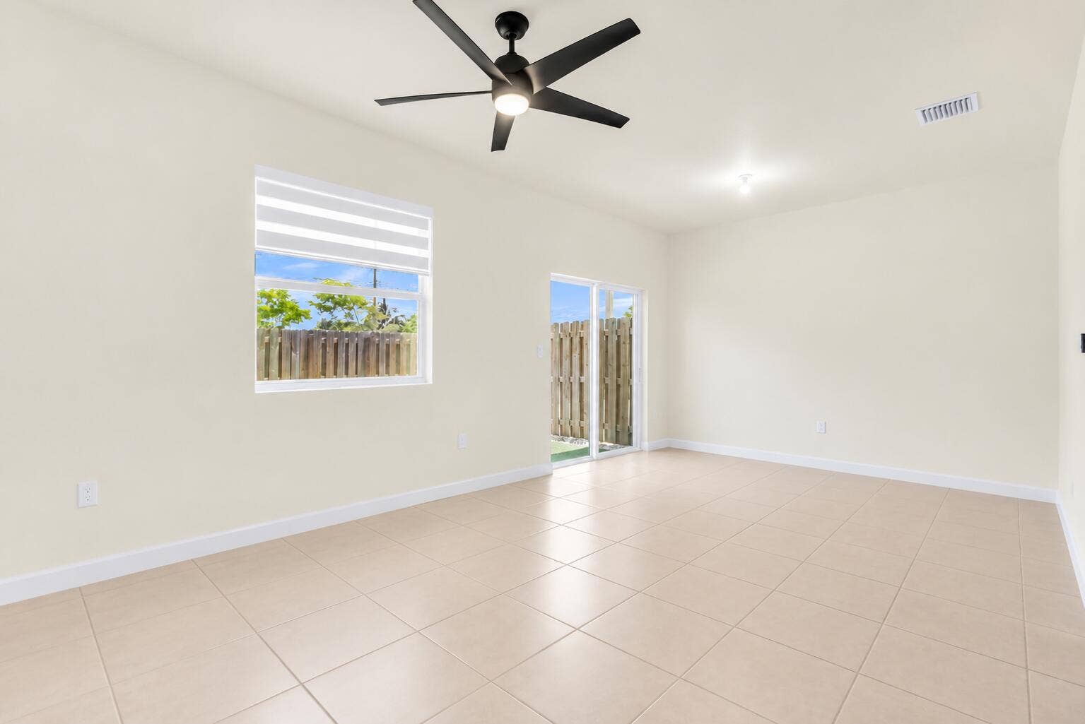 16229 SW 288TH Terrace, Homestead, FL 33033 Vacant Modern Open-Plan LR INTERIOR 2