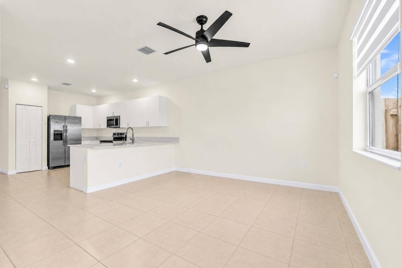 16229 SW 288TH Terrace, Homestead, FL 33033 Vacant Modern Open-Plan LR INTERIOR 3