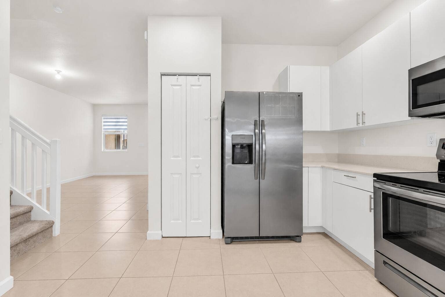 16229 SW 288TH Terrace, Homestead, FL 33033 Vacant Modern Open-Plan Kitchen Interior
