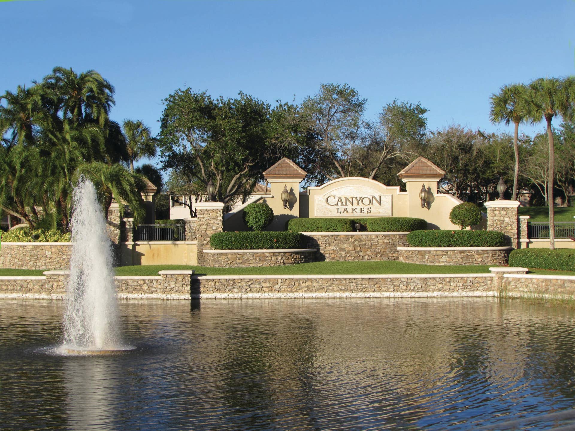 Canyon Lks Entrance