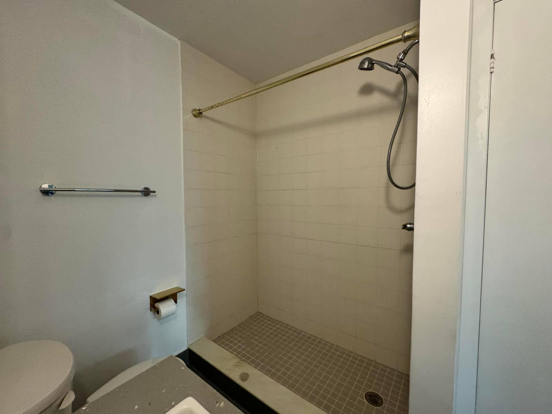 2830 NE 30th Street, #9, Fort Lauderdale, FL 33306 Bathroom shower