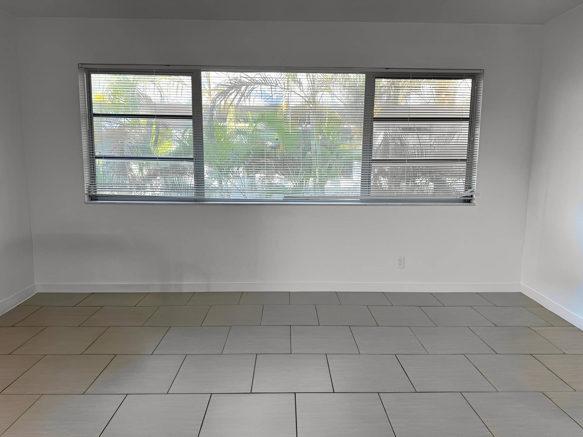 2830 NE 30th Street, #9, Fort Lauderdale, FL 33306 AI - Furniture removed Livingroom