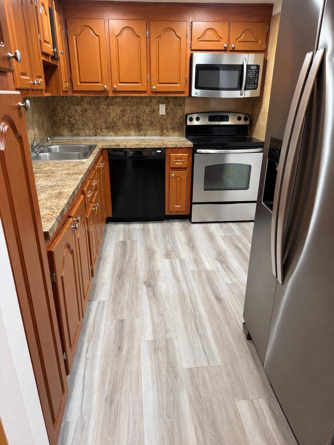 16740 NE 9TH Avenue, #602, North Miami Beach, FL 33162 Kitchen
