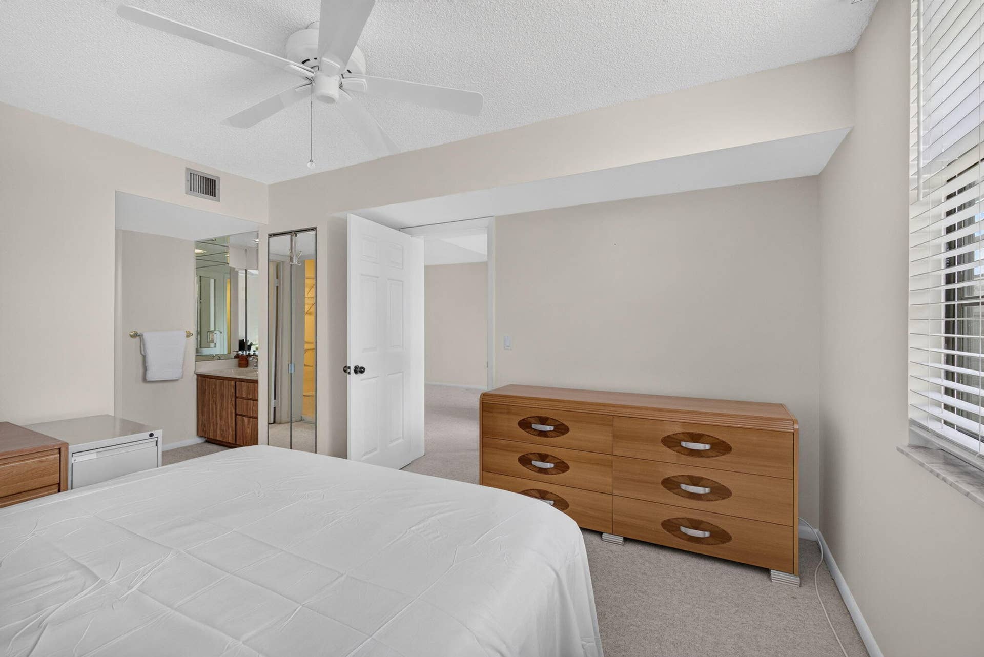 3626 WHITEHALL Drive, #306, West Palm Beach, FL 33401 24-web-or-mls-5D1A5365