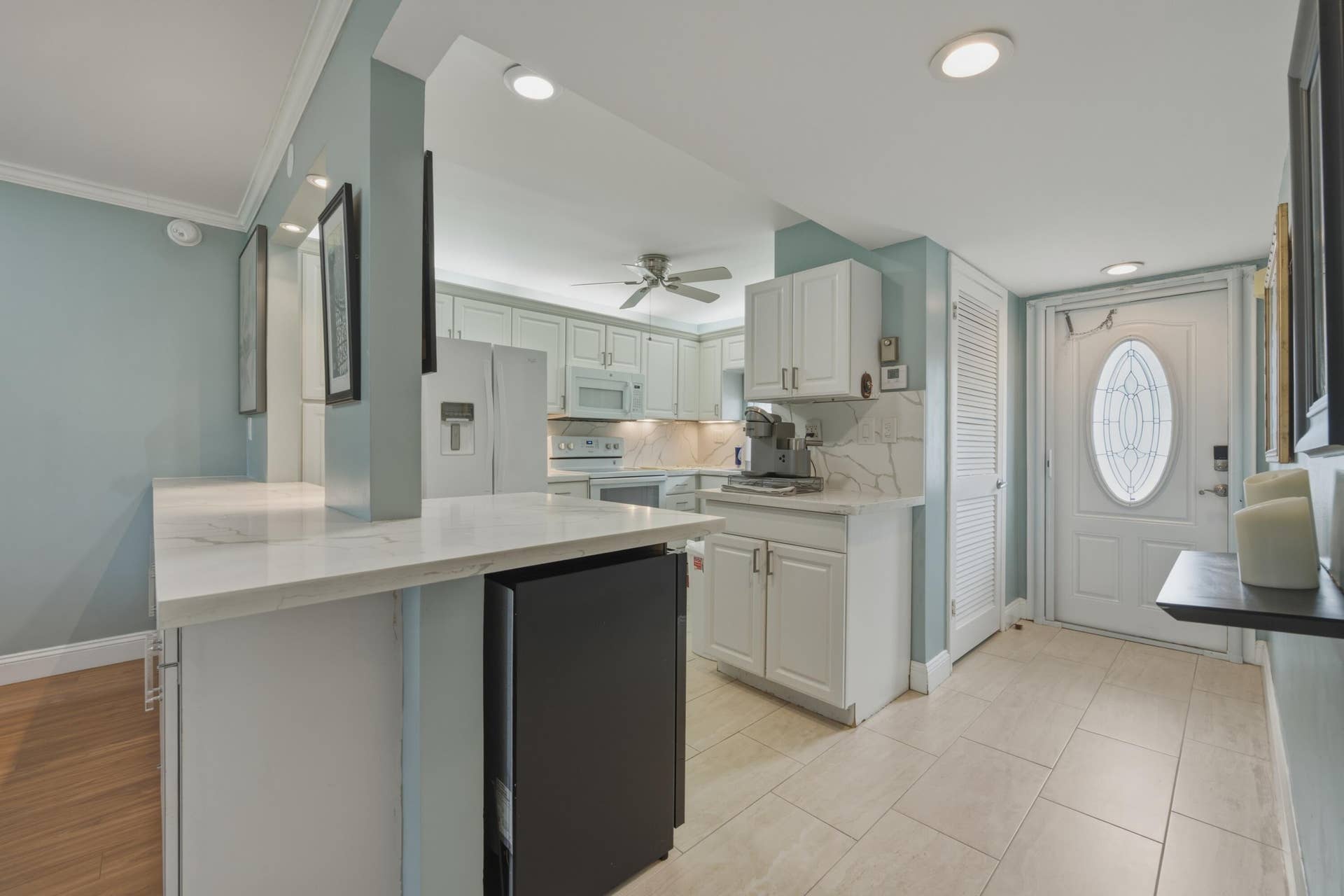 9411 N HOLLYBROOK LAKE Drive, #108, Pembroke Pines, FL 33025 12. Kitchen Foyer