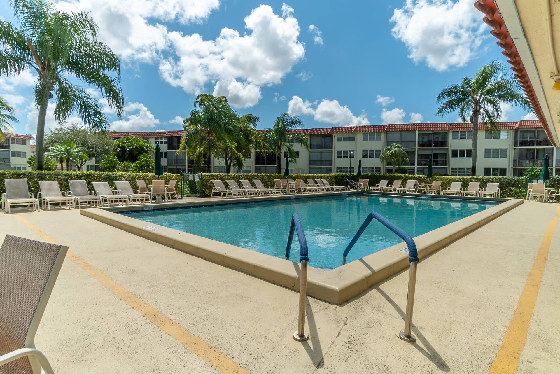 9411 N HOLLYBROOK LAKE Drive, #108, Pembroke Pines, FL 33025 28. Swimming Pool