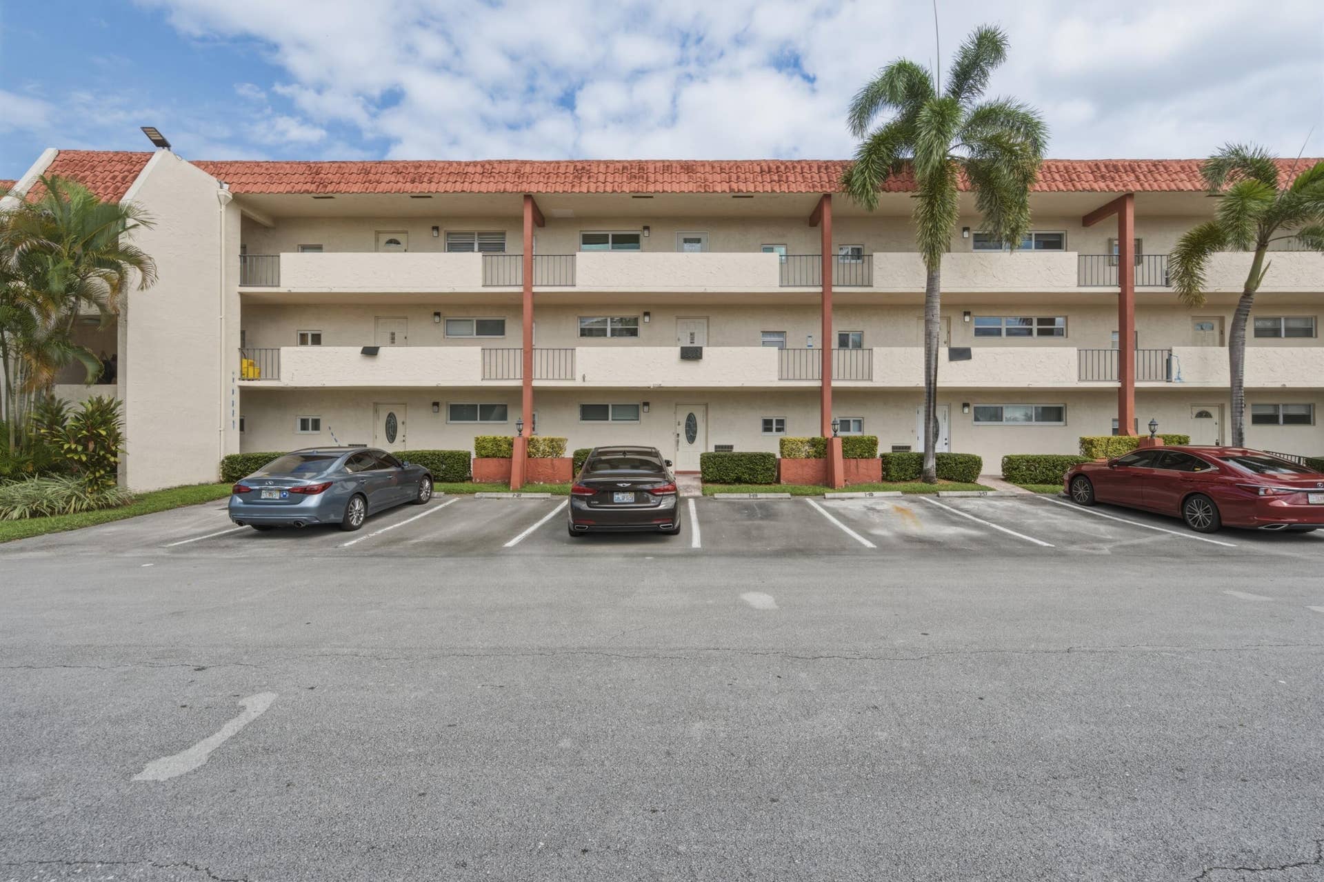 9411 N HOLLYBROOK LAKE Drive, #108, Pembroke Pines, FL 33025 23. Building Front