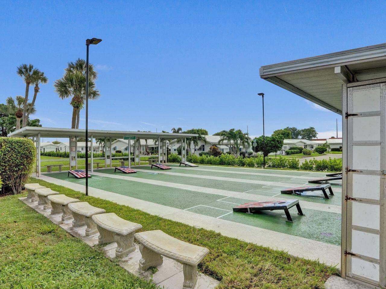 Clubhouse Cornhole Round