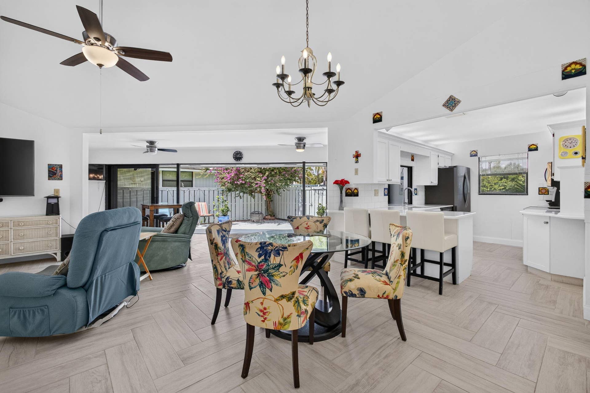 Dining & Kitchen