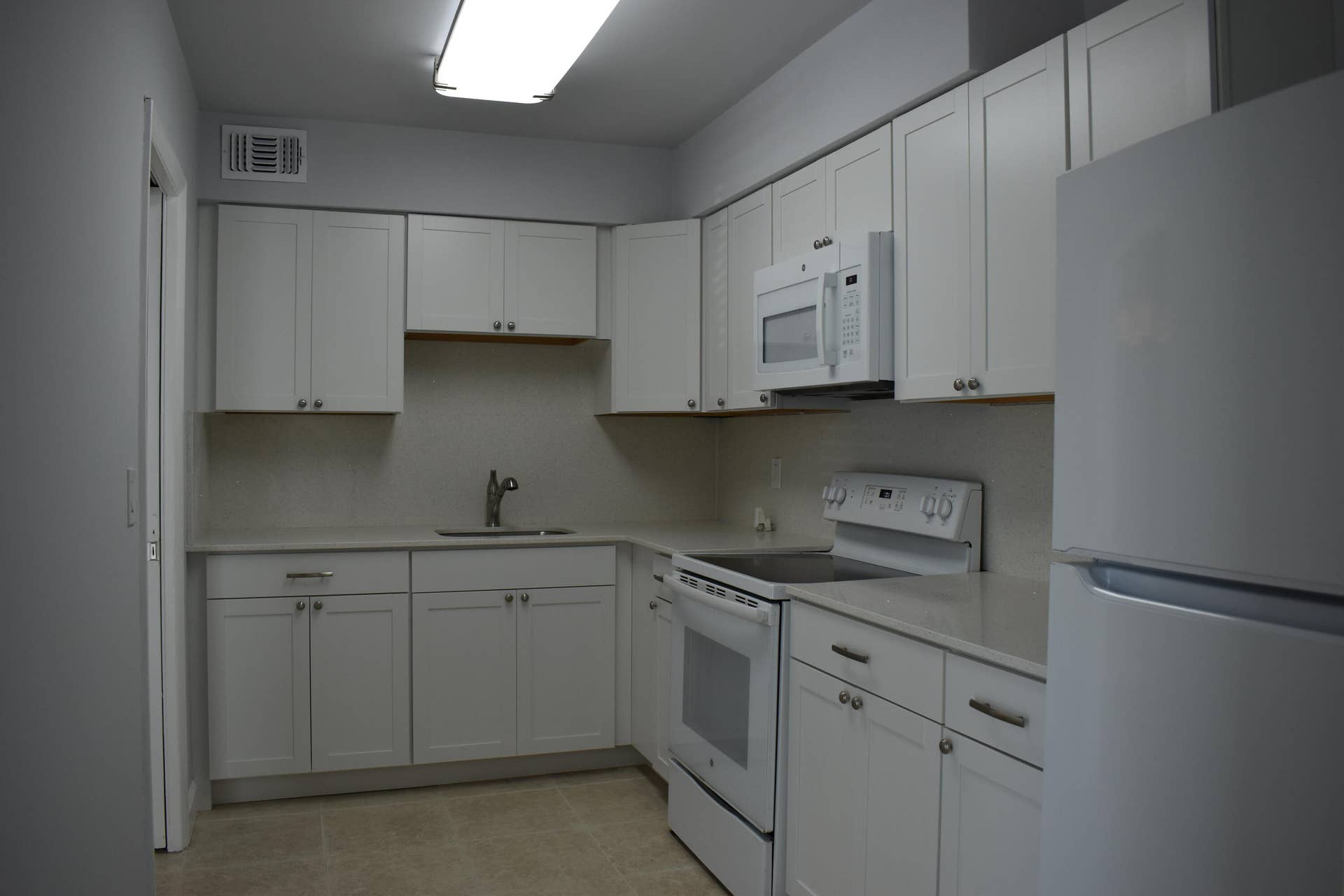 1150 ATLANTIC SHORES Boulevard, #511, Hallandale Beach, Hallandale Beach, FL 33009 kitchen