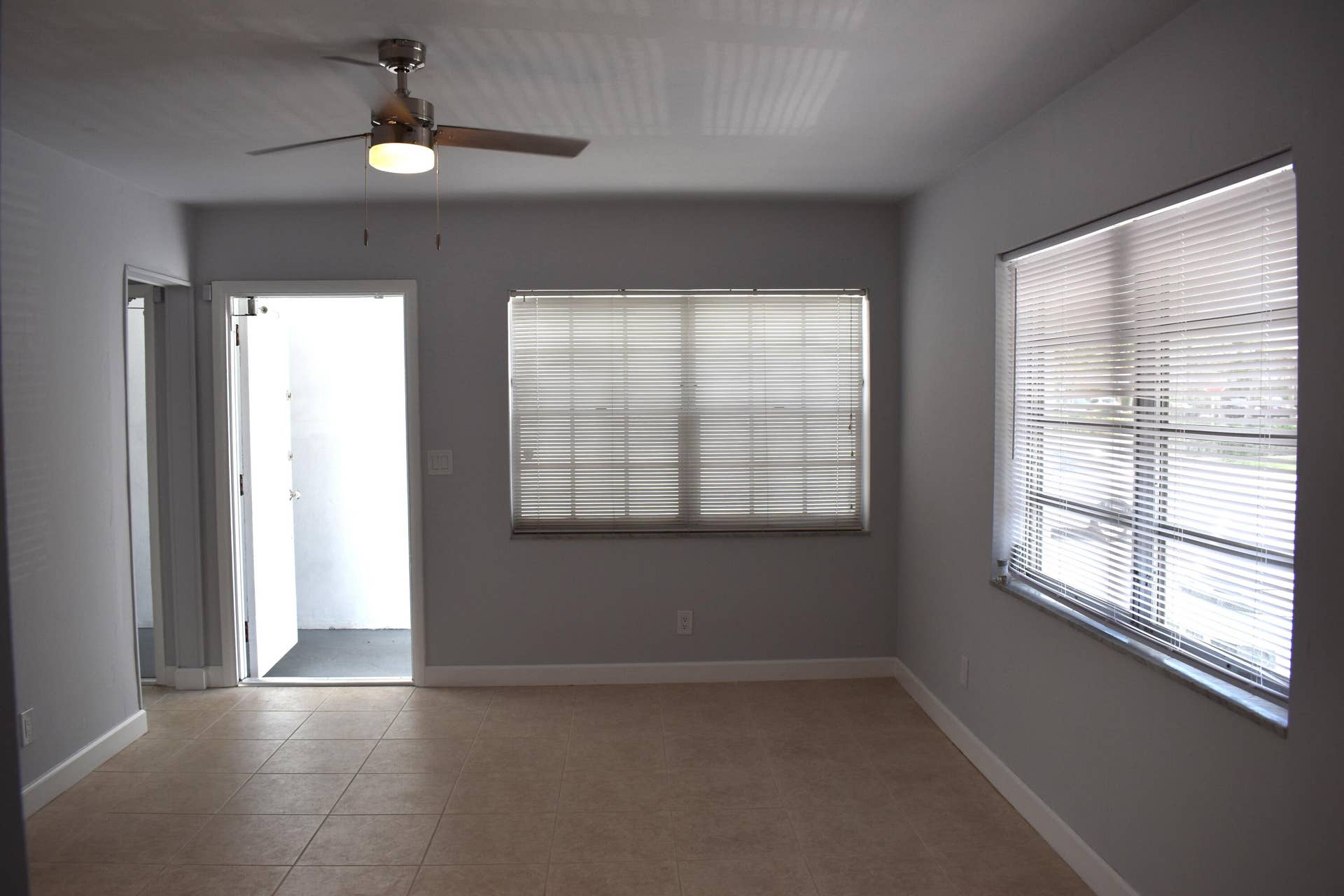 1150 ATLANTIC SHORES Boulevard, #511, Hallandale Beach, Hallandale Beach, FL 33009 living room