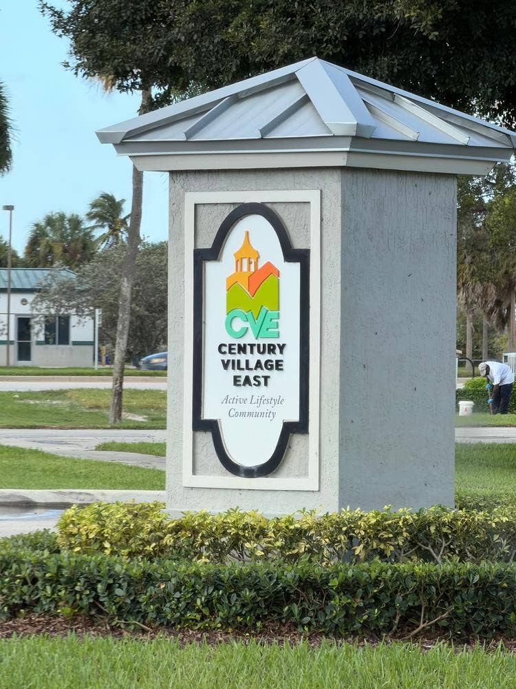 74 NEWPORT Court E, Deerfield Beach, FL 33442 027-026-Century Village-1334x1000