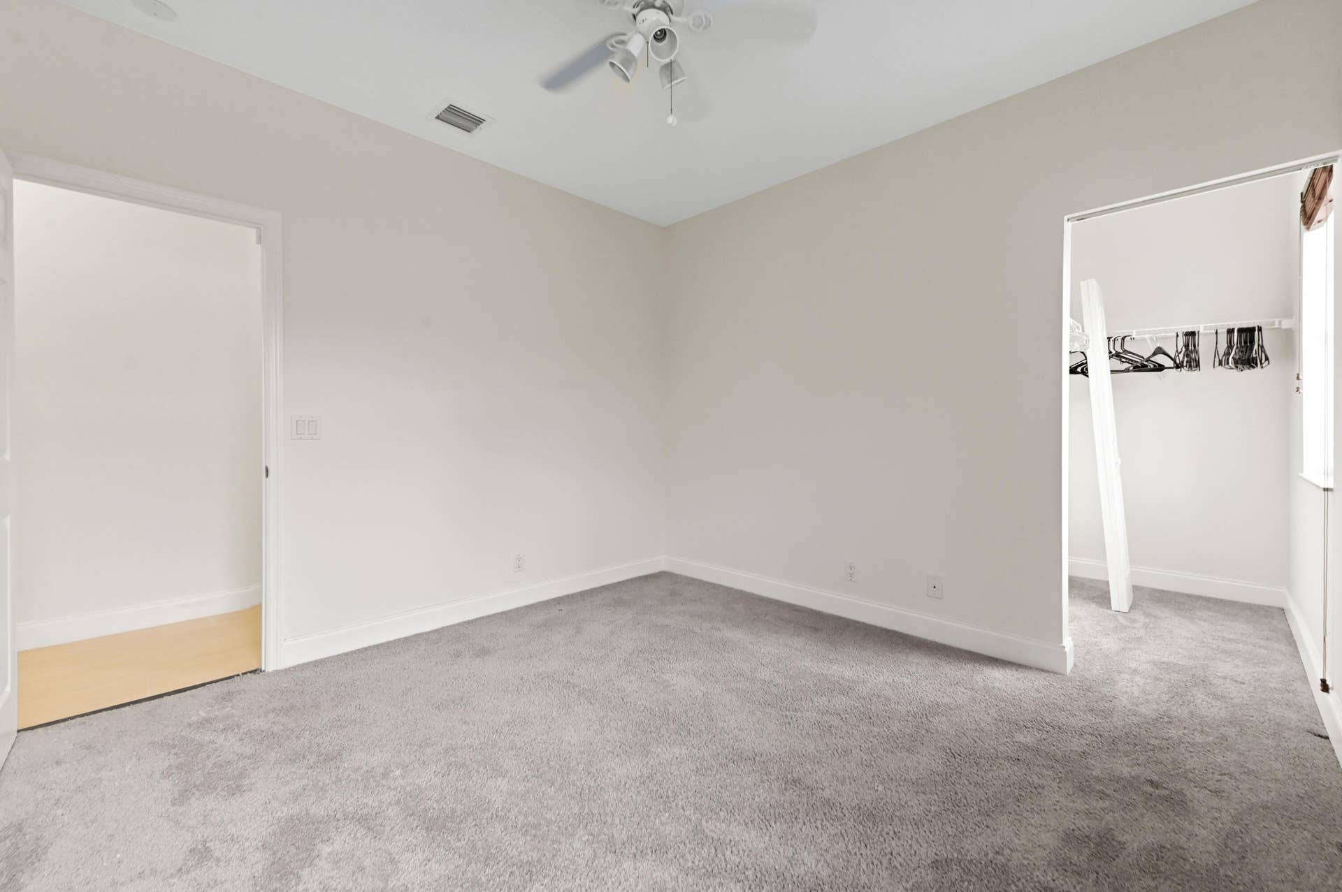 27 Bedroom 06