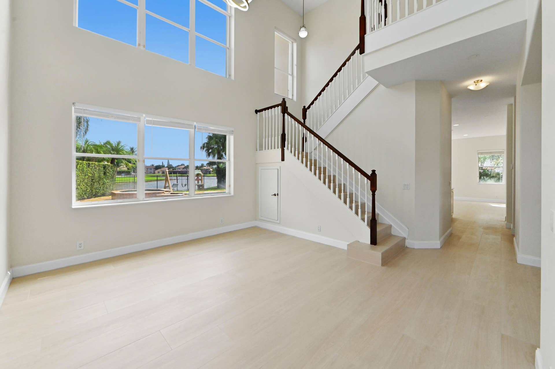 05 living room 01