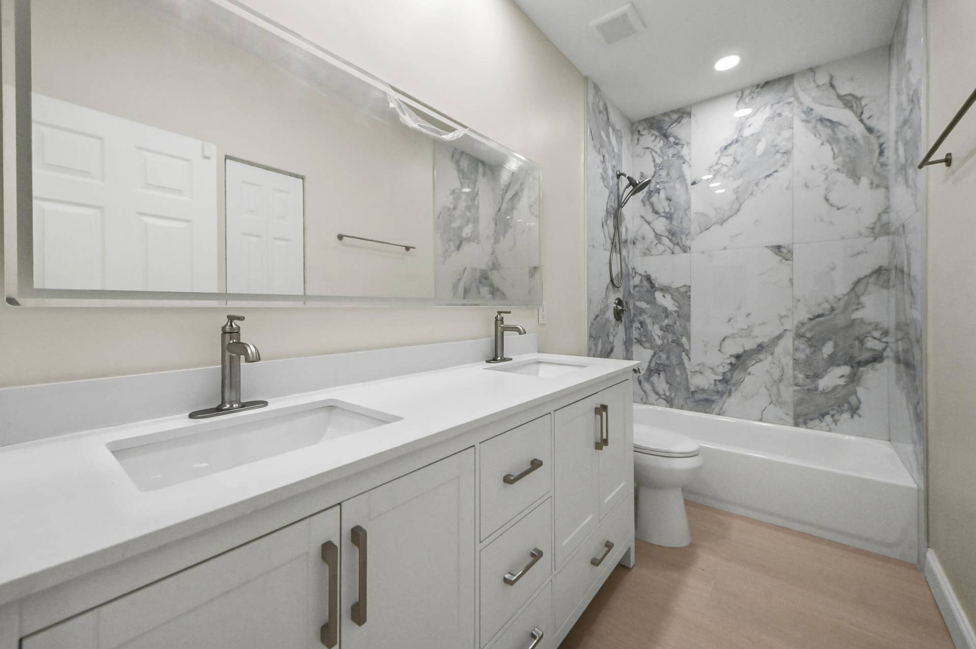 25 Bathroom