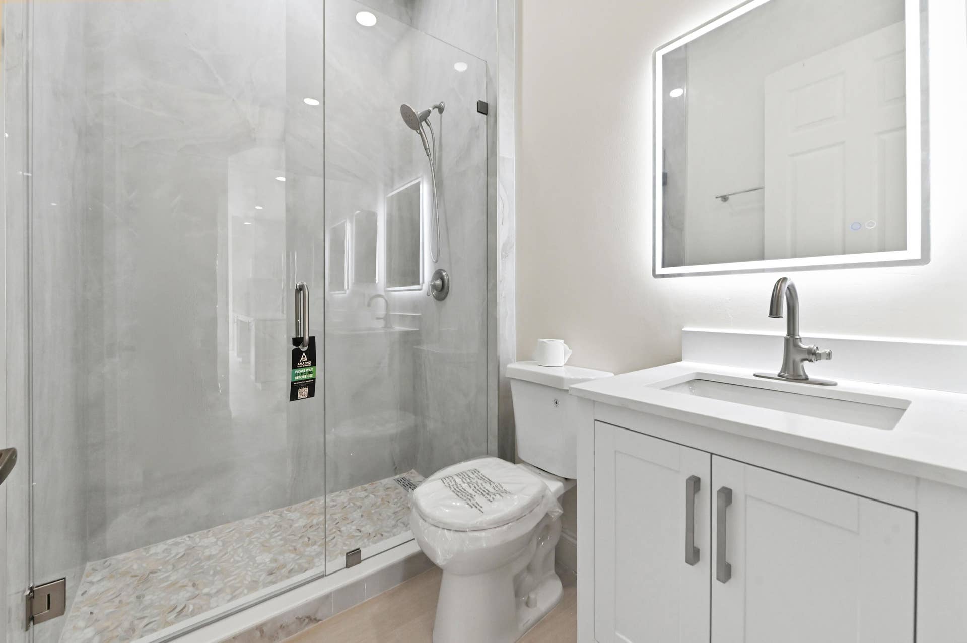 19 Bathroom 01