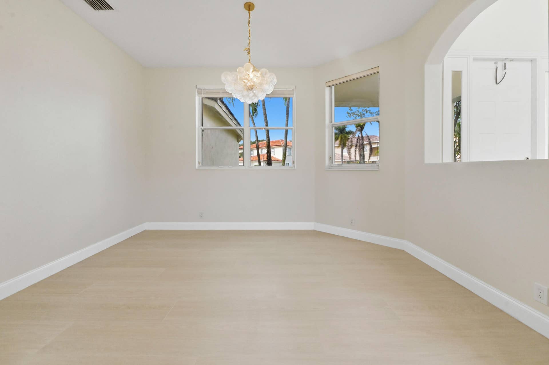 08 Dining room 01