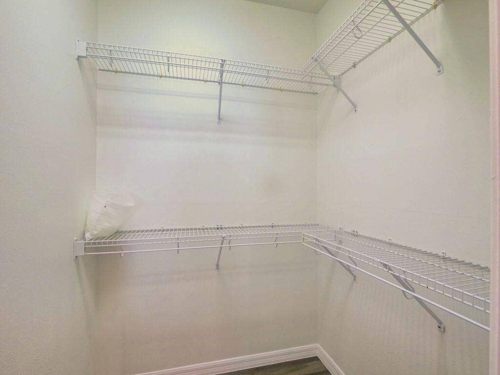 9013 HEATHLAND Court, Mount Dora, FL 32757 9013 Heathland walk-in-closet