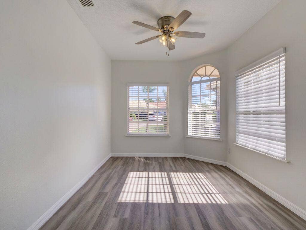 9013 HEATHLAND Court, Mount Dora, FL 32757 Breakfast nook
