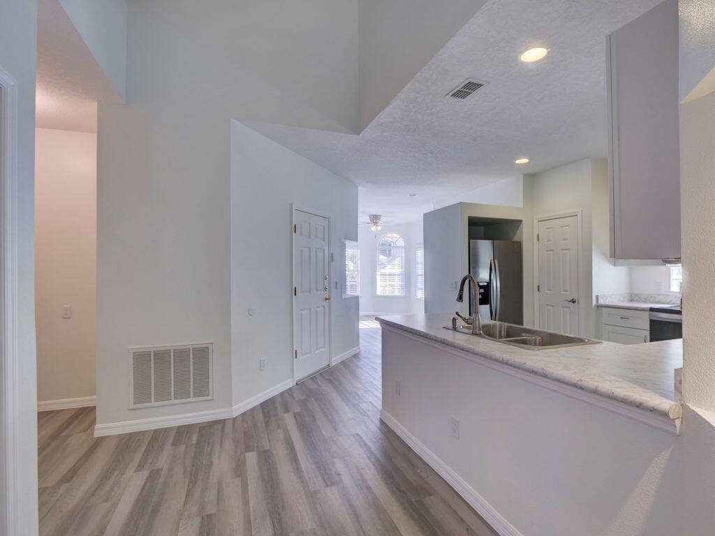 9013 HEATHLAND Court, Mount Dora, FL 32757 9013 Heathland entrance view