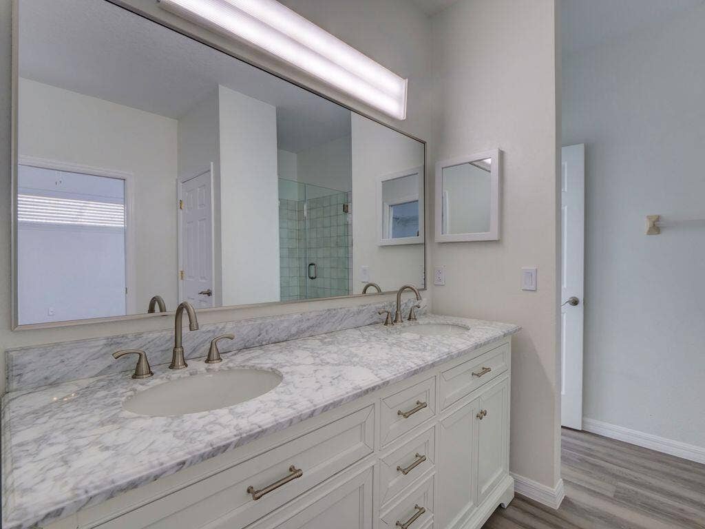 9013 HEATHLAND Court, Mount Dora, FL 32757 9013 Heathland master bath