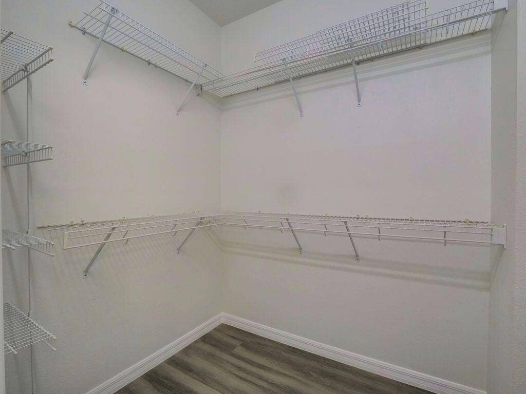 9013 HEATHLAND Court, Mount Dora, FL 32757 9013 Heathland walk in closet