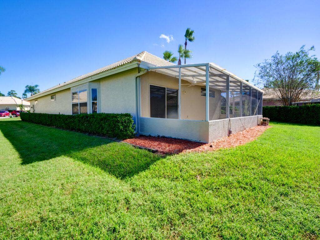 9013 HEATHLAND Court, Mount Dora, FL 32757 9013 Heathland back porch 1