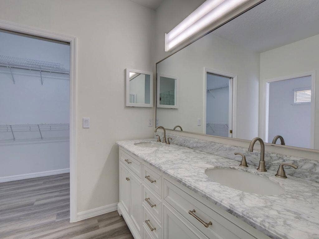 9013 HEATHLAND Court, Mount Dora, FL 32757 Master Bathroom