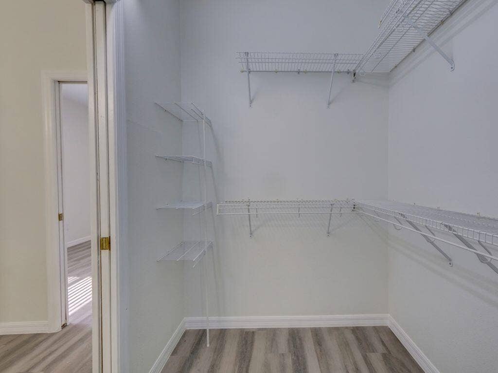 9013 HEATHLAND Court, Mount Dora, FL 32757 9013 Heathland big walk in closet