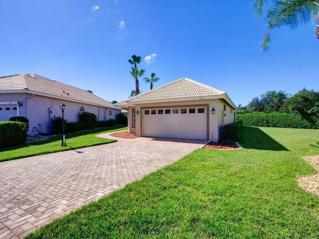 9013 HEATHLAND Court, Mount Dora, FL 32757 9013 Heathland front side