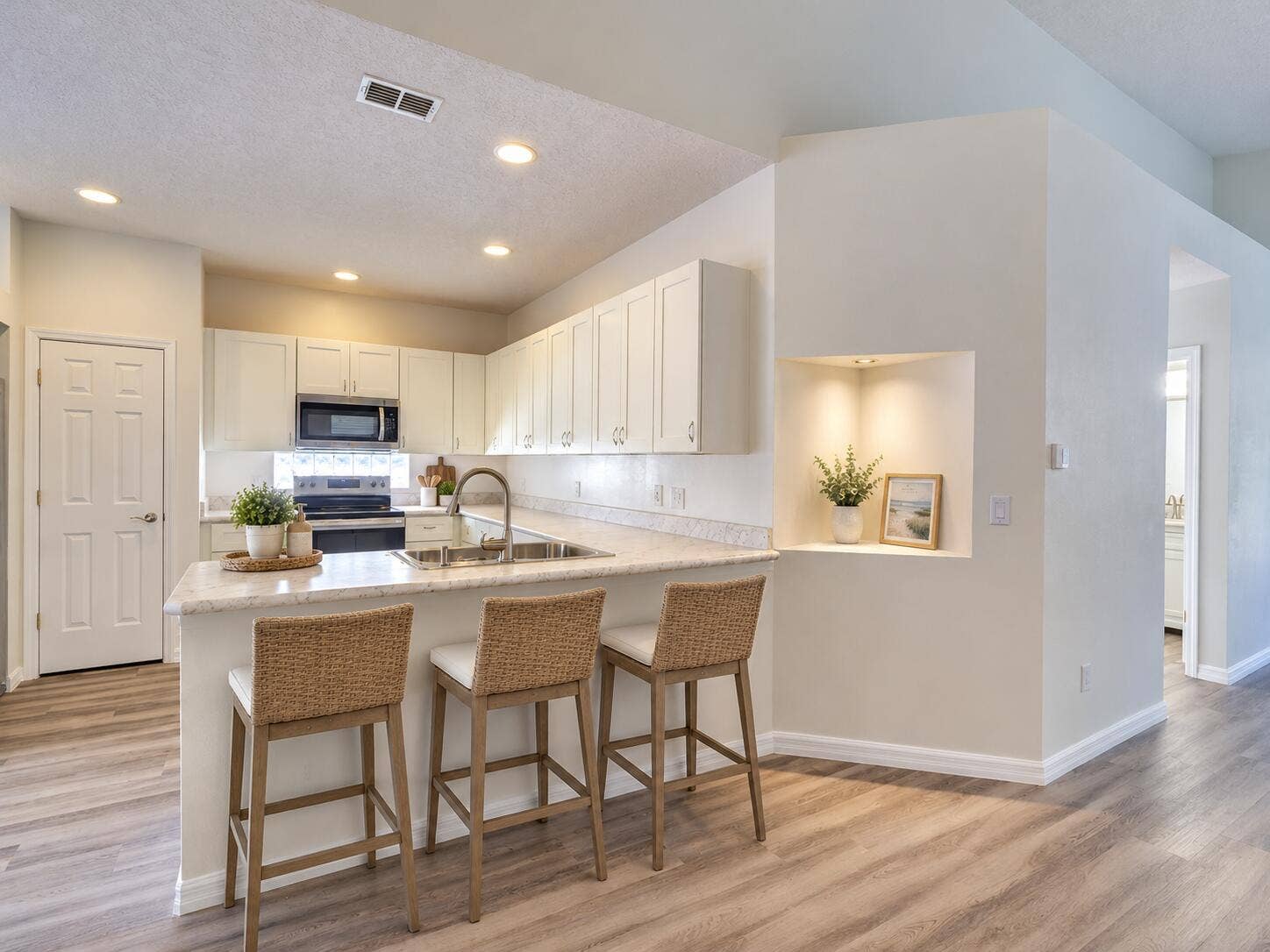 9013 HEATHLAND Court, Mount Dora, FL 32757 Virtually Staged