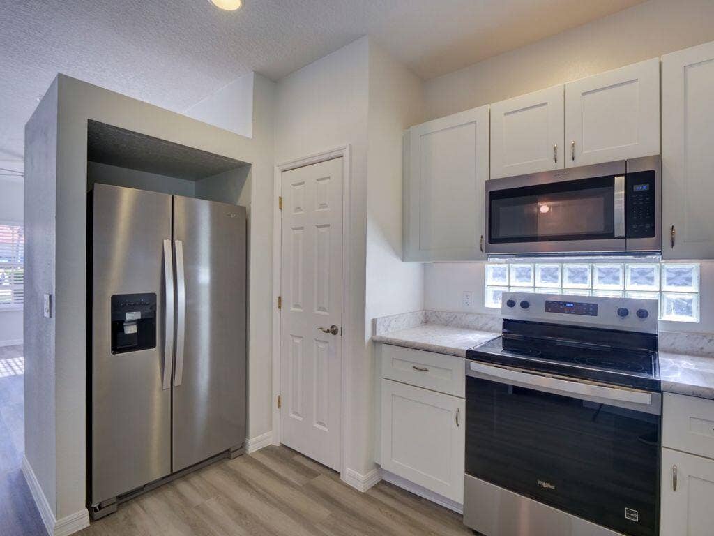 9013 HEATHLAND Court, Mount Dora, FL 32757 9013 Heathland new appliances