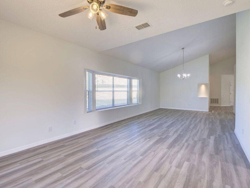 9013 HEATHLAND Court, Mount Dora, FL 32757 9013 Heathland bay window