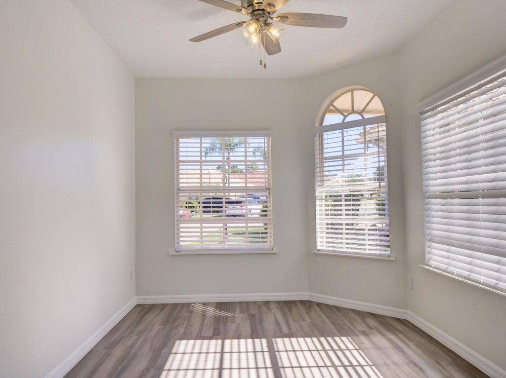 9013 HEATHLAND Court, Mount Dora, FL 32757 9013 Heathland eat-in-kitchen-table