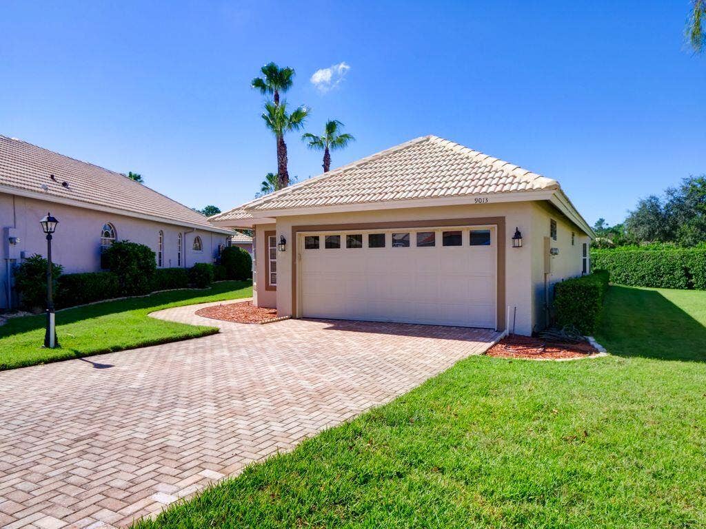 9013 HEATHLAND Court, Mount Dora, FL 32757 9013 Heathland front view