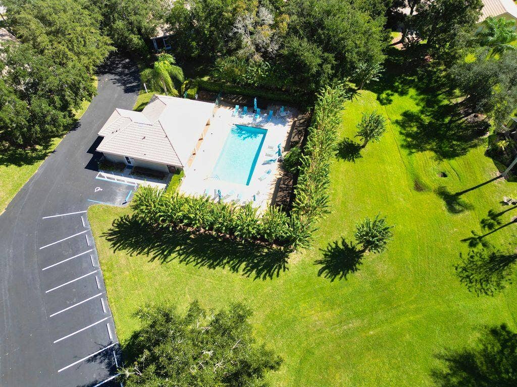 9013 HEATHLAND Court, Mount Dora, FL 32757 Community pool