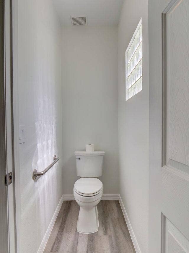 9013 HEATHLAND Court, Mount Dora, FL 32757 9013 Heathland private toilet