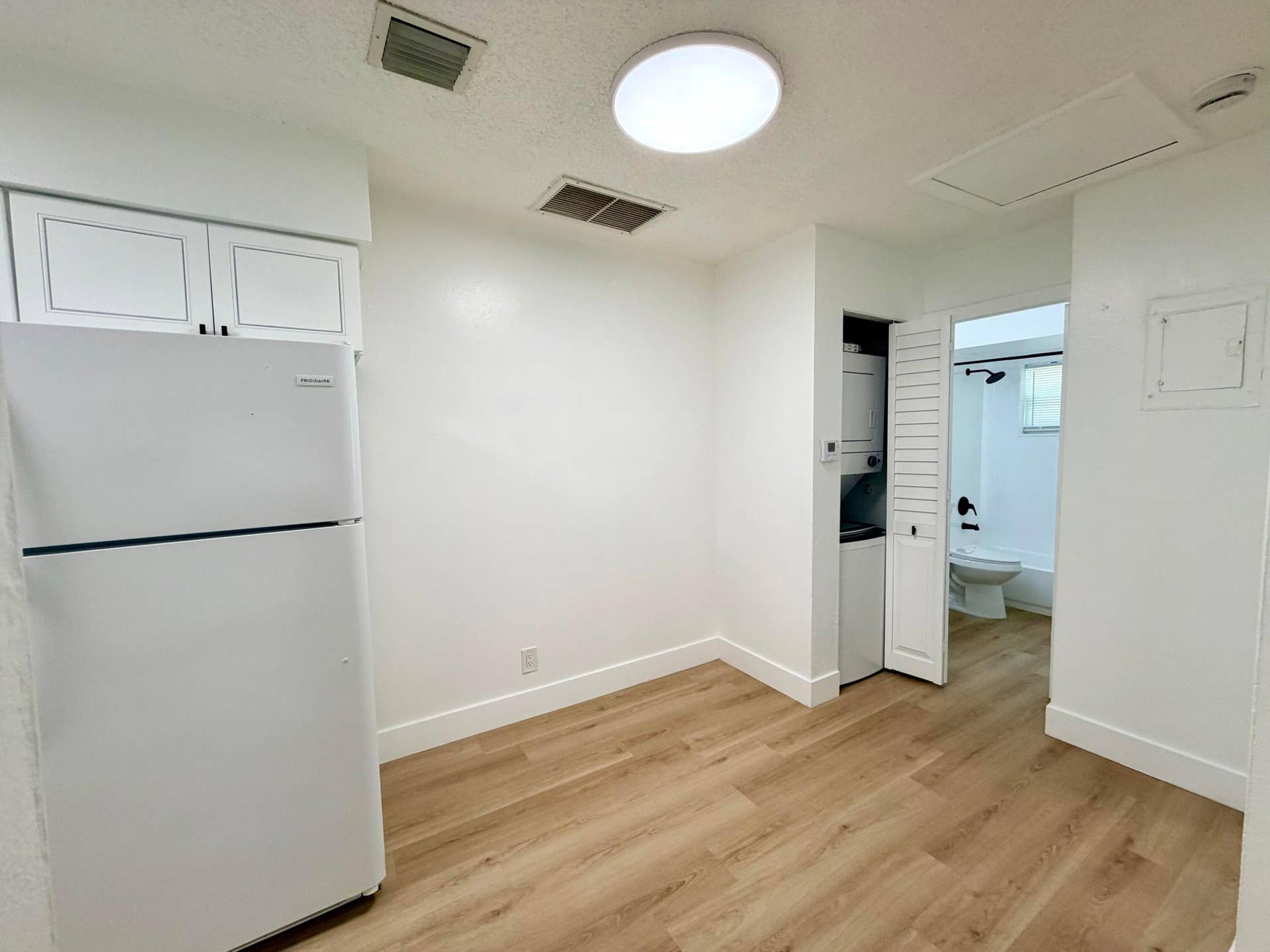 334 SW Avondale Drive, #1, Pompano Beach, Pompano Beach, FL 33060 Breakfast nook