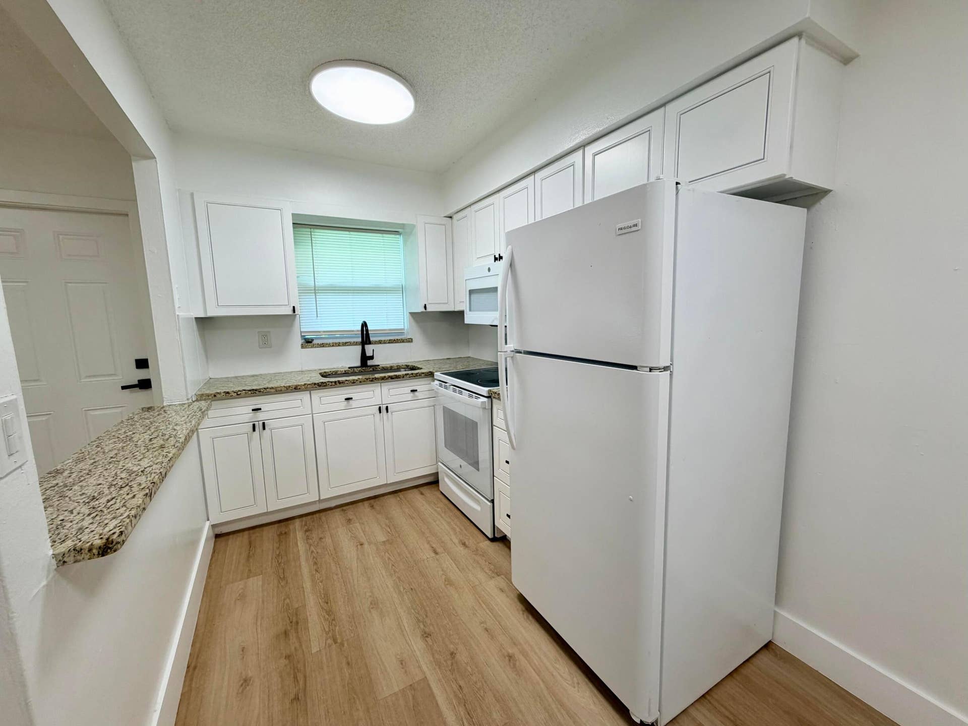 334 SW Avondale Drive, #1, Pompano Beach, Pompano Beach, FL 33060 Kitchen