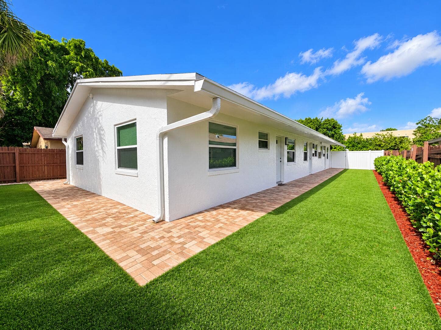 334 SW Avondale Drive, #1, Pompano Beach, Pompano Beach, FL 33060 Modern House Side Yard with Lush Landsca