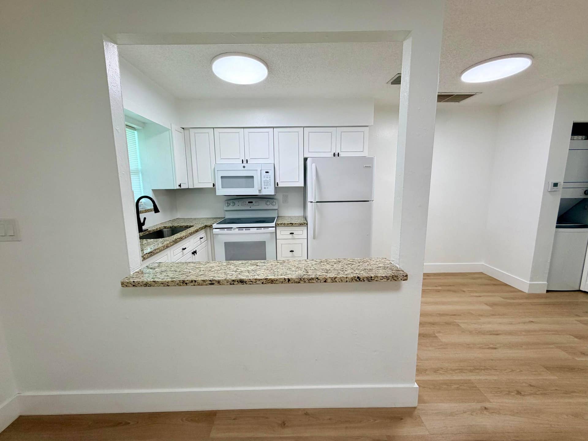 334 SW Avondale Drive, #1, Pompano Beach, Pompano Beach, FL 33060 Kitchen