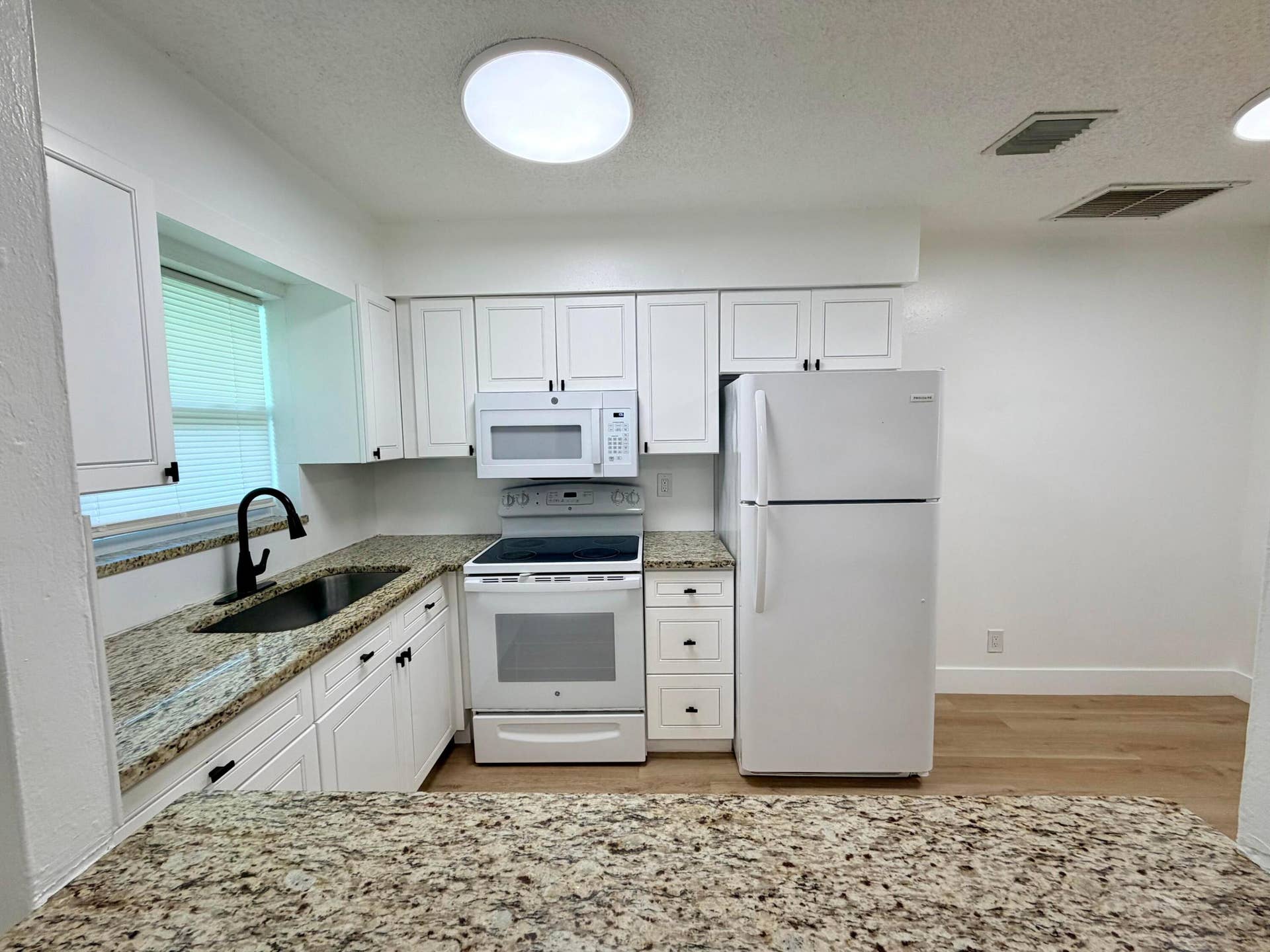 334 SW Avondale Drive, #1, Pompano Beach, Pompano Beach, FL 33060 Kitchen