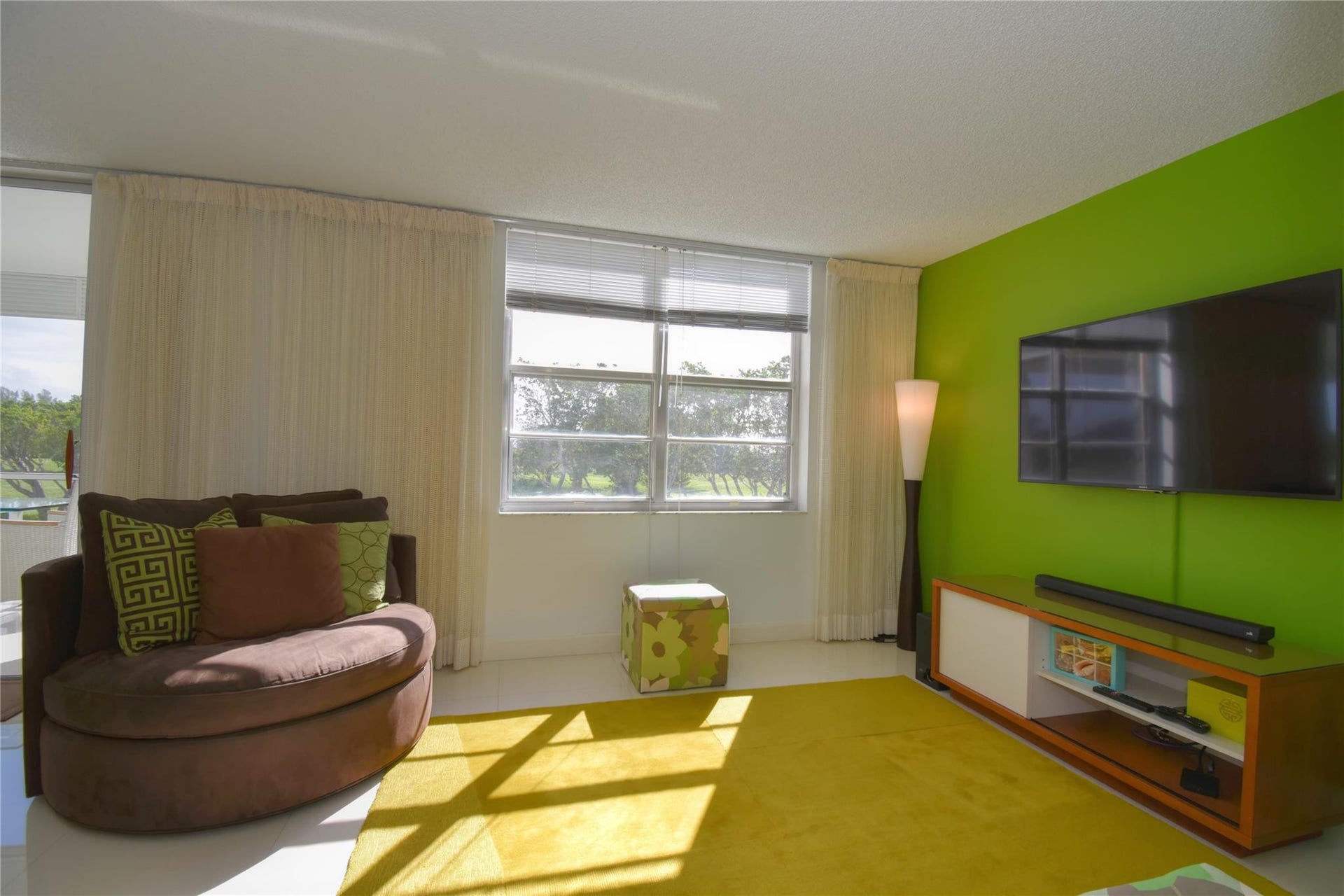 6100 NW 2ND Avenue, #323, Boca Raton, Boca Raton, FL 33487 Inviting Den