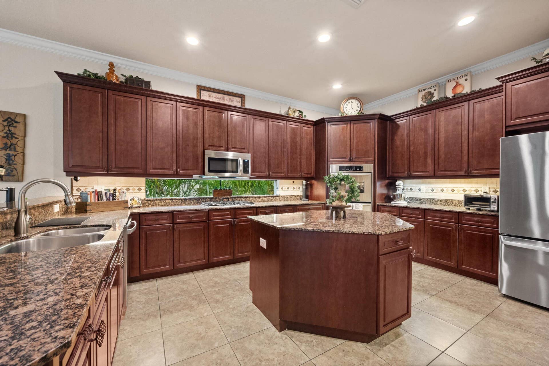 10586 Versailles Boulevard, Wellington, FL 33449 Huge Kitchen